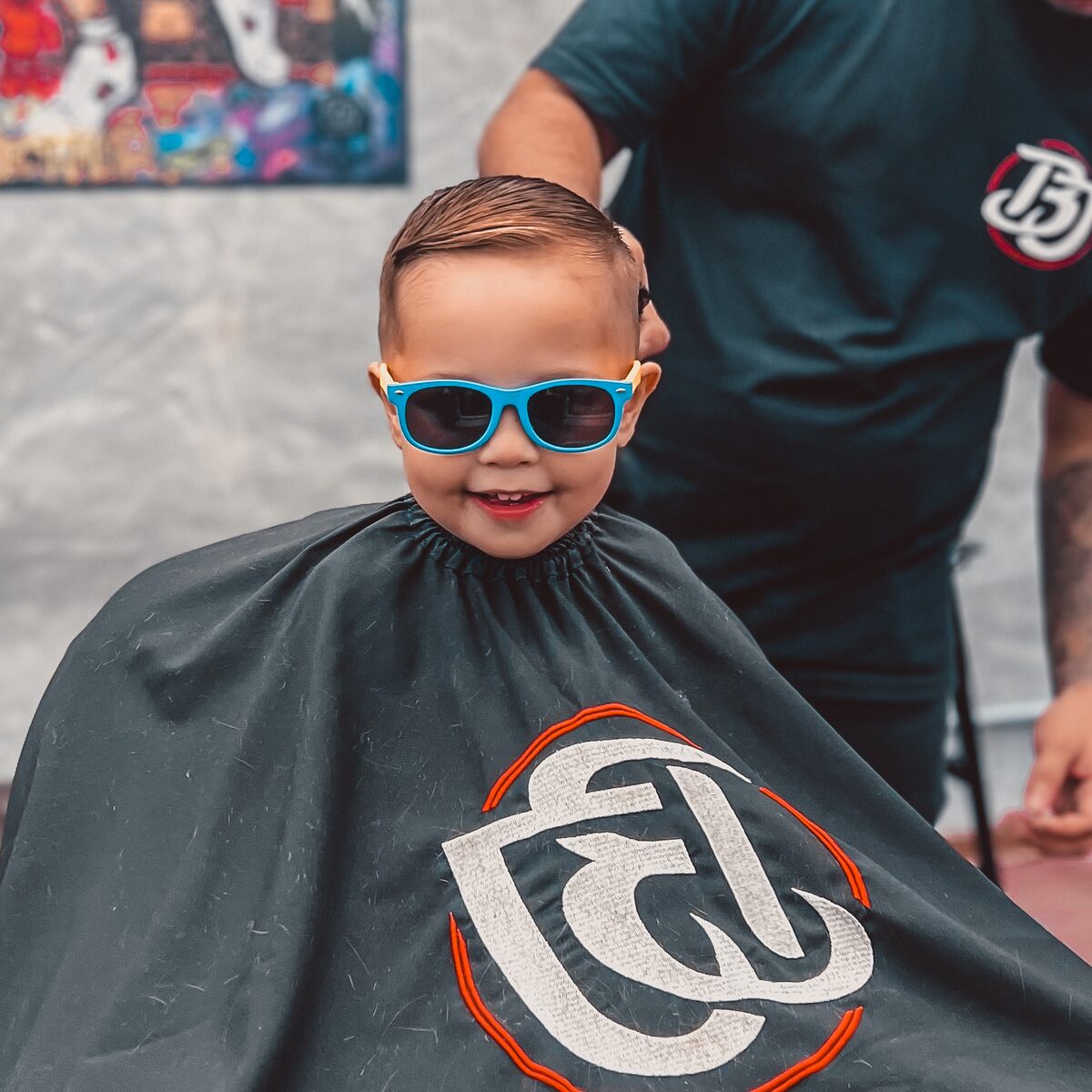 Corte infantil na Barbearia Barba Jhones — crianças são bem-vindas