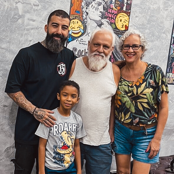 Ambiente familiar da Barba Jhones — barbearia para todos em Tijuca